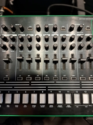 Roland - TR-8 2